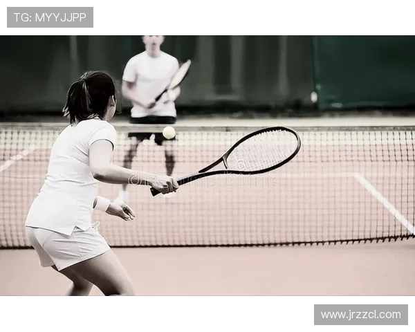 网球运动的全方位解析：技巧、战术、历史与发展趋势探讨