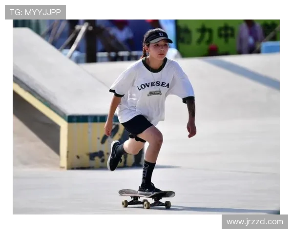 重庆极限运动队在世界滑板锦标赛中以65分领先积分榜，展现强劲实力