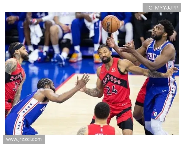 2001年季后赛76人对决猛龙精彩回顾与赛场瞬间分析